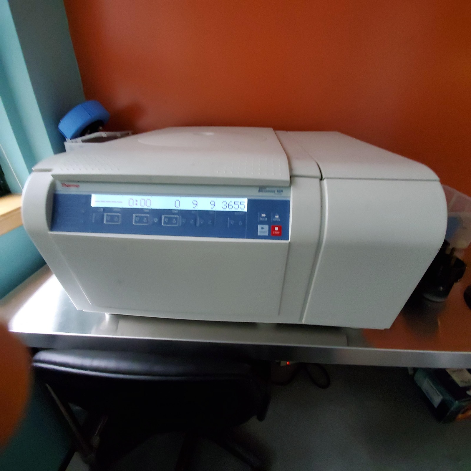 UV-Visible Spectrophotometer